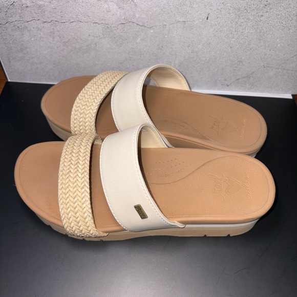 Reef Women's Sandals in Cream and Tan - Picture 3 of 10